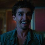 the-umbrella-academy-ending-klaus-stops-the-gunmen-1743050